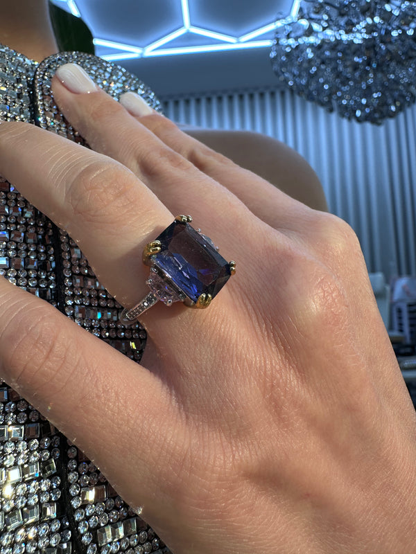 خاتم أرجواني